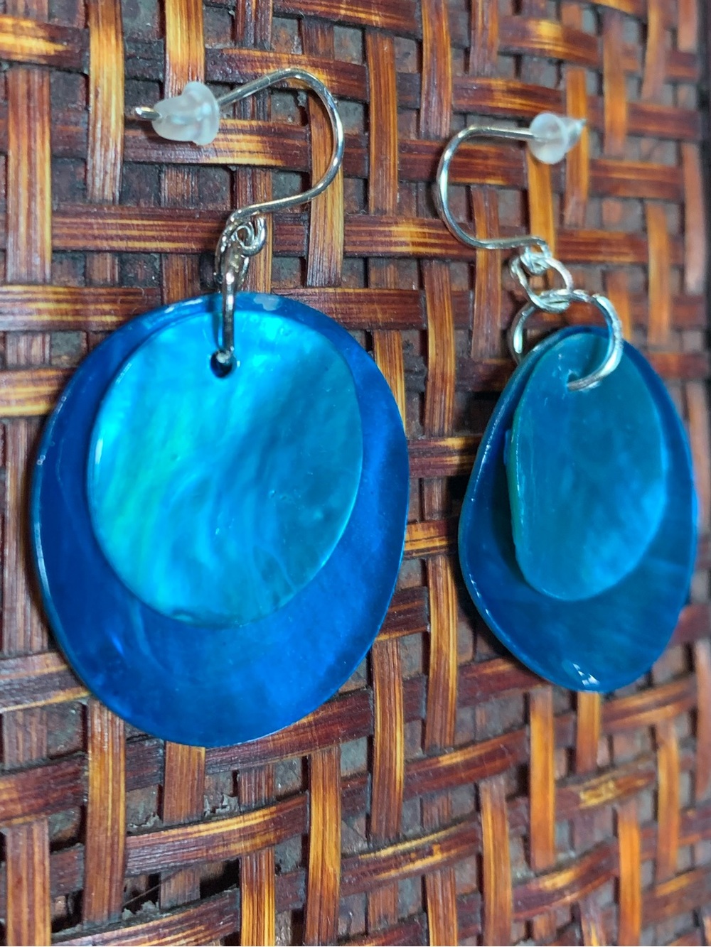 Blue shell dangle earrings - Picture 3 of 5